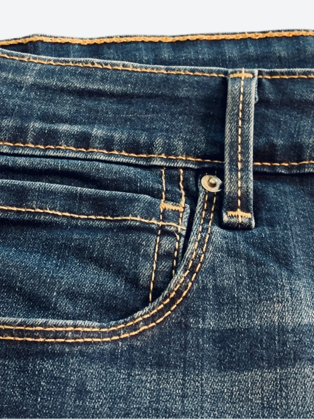 Denizen by Levi’s High Rise, Cuffed, Dark Wash Shorts Size14 - Picture 4 of 8